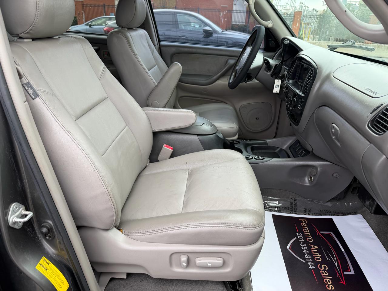 Toyota Sequoia SR5 4WD 2005