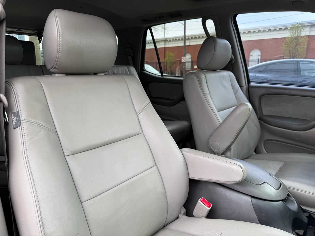 Toyota Sequoia SR5 4WD 2005