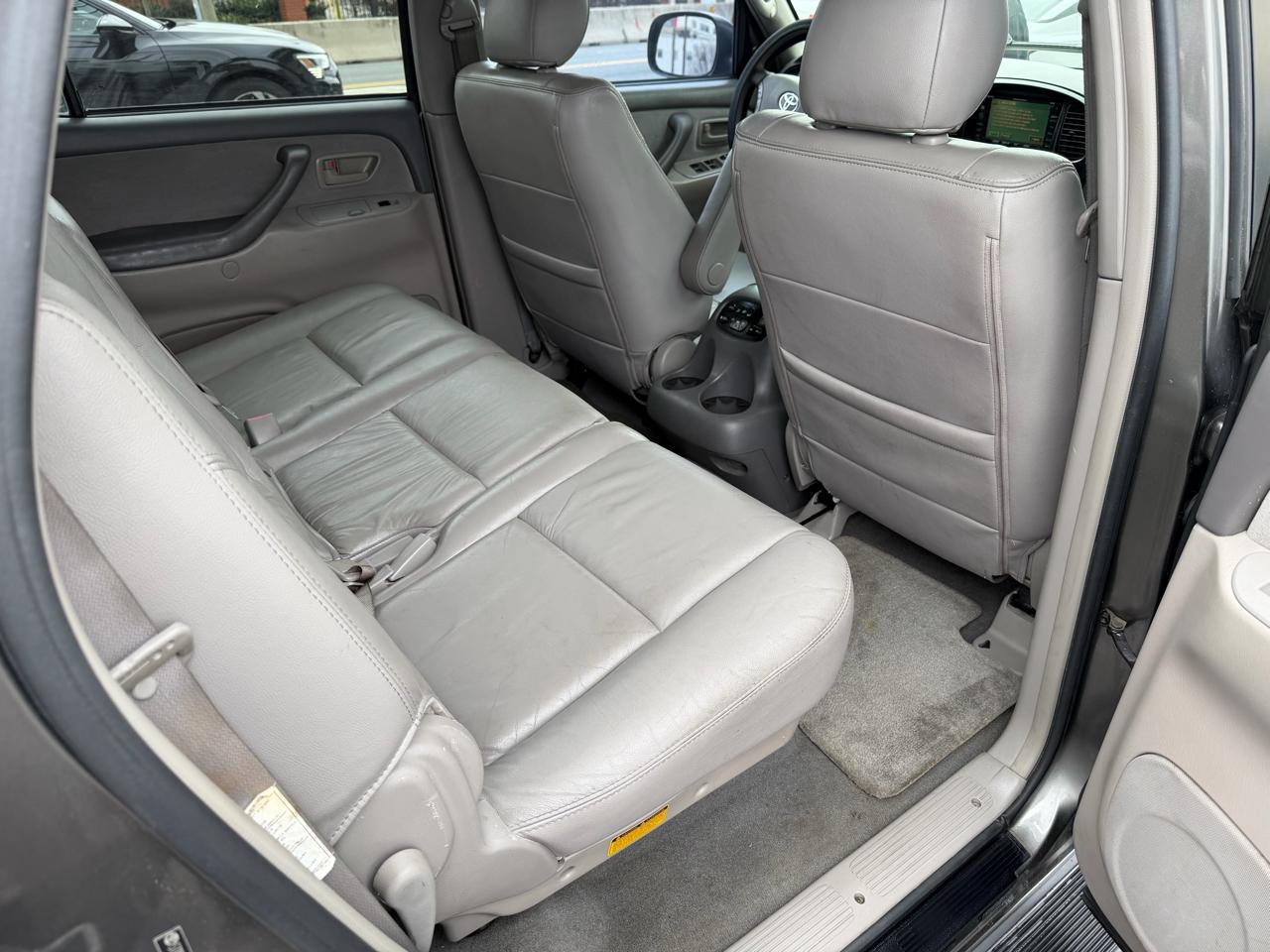 Toyota Sequoia SR5 4WD 2005