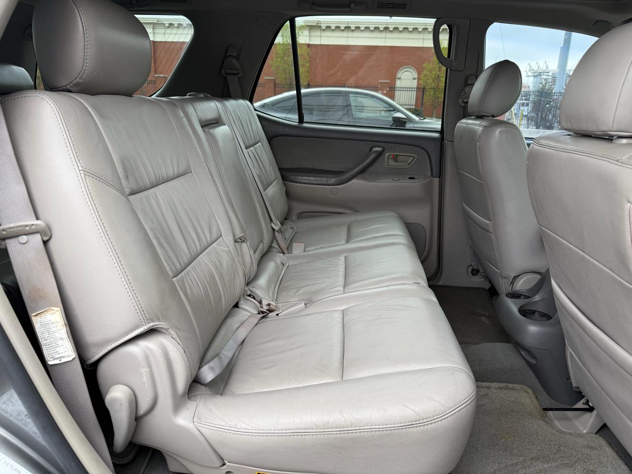 Toyota Sequoia SR5 4WD 2005