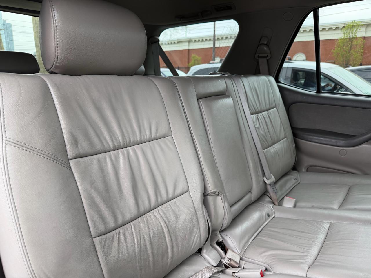 Toyota Sequoia SR5 4WD 2005