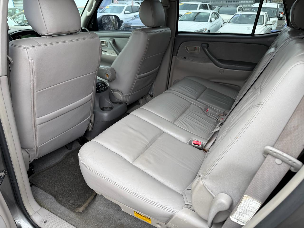 Toyota Sequoia SR5 4WD 2005