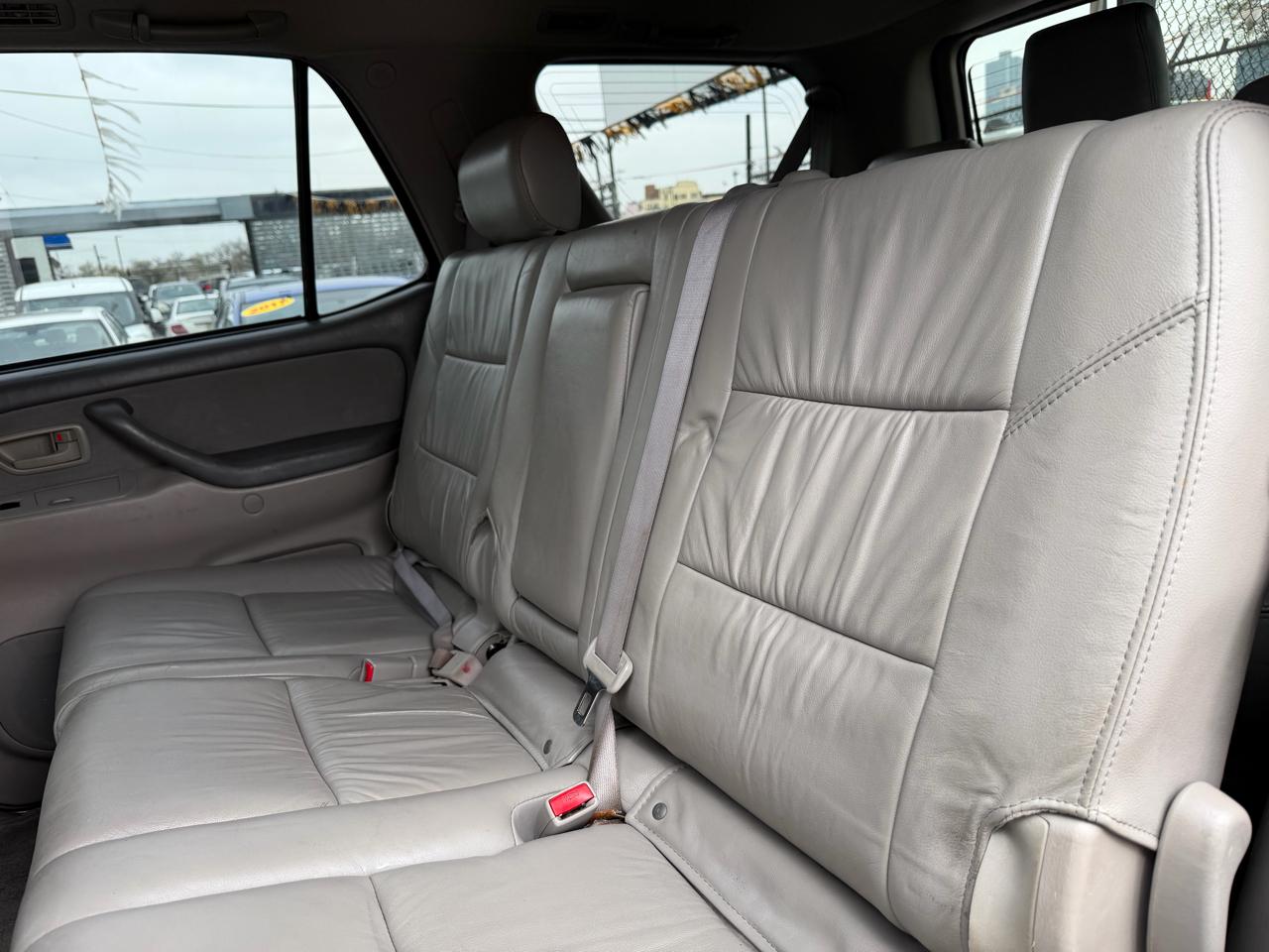 Toyota Sequoia SR5 4WD 2005