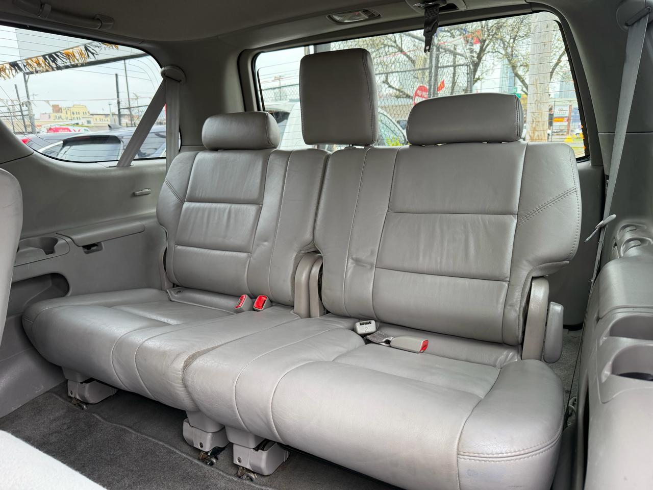 Toyota Sequoia SR5 4WD 2005