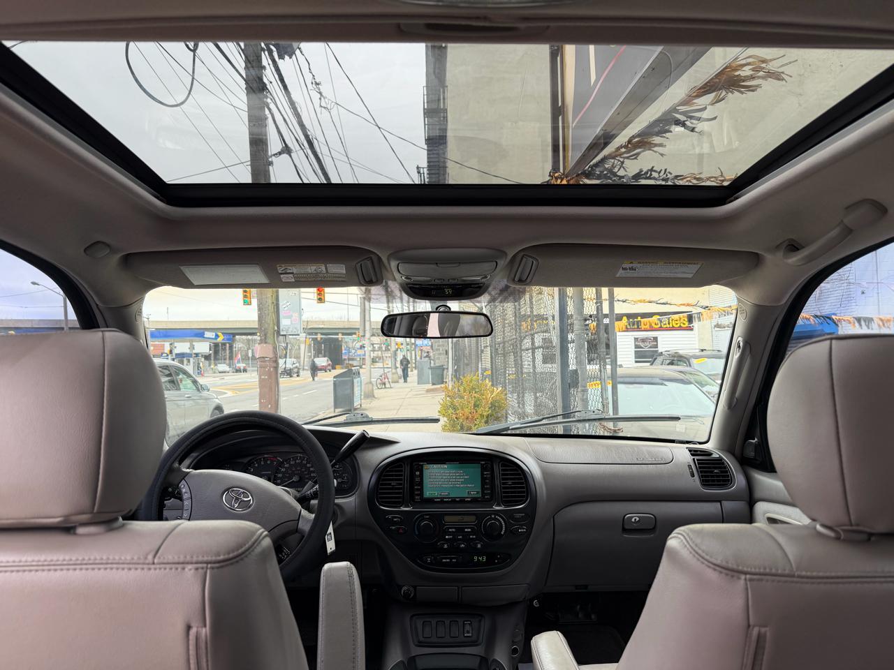 Toyota Sequoia SR5 4WD 2005