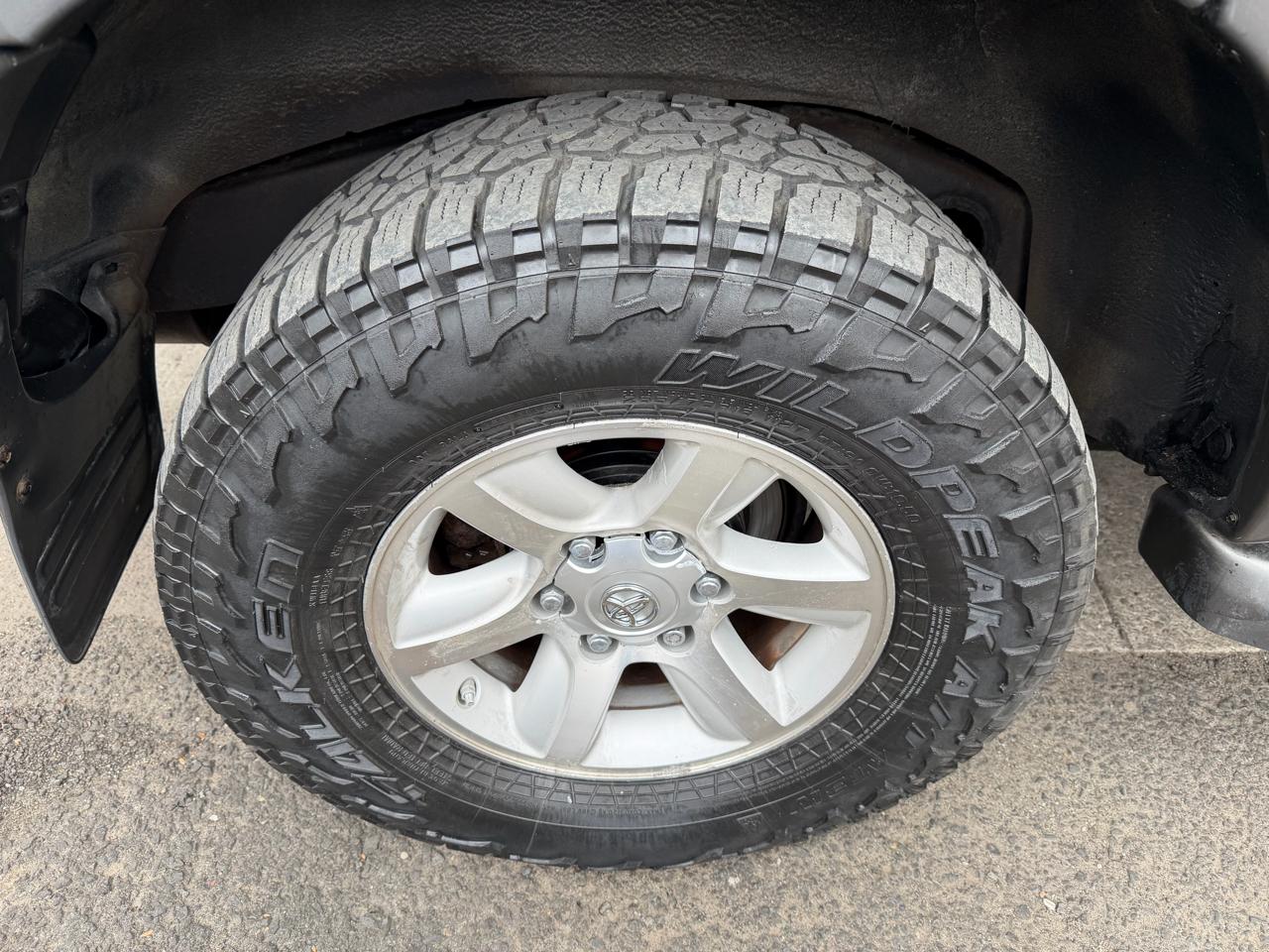 Toyota Sequoia SR5 4WD 2005