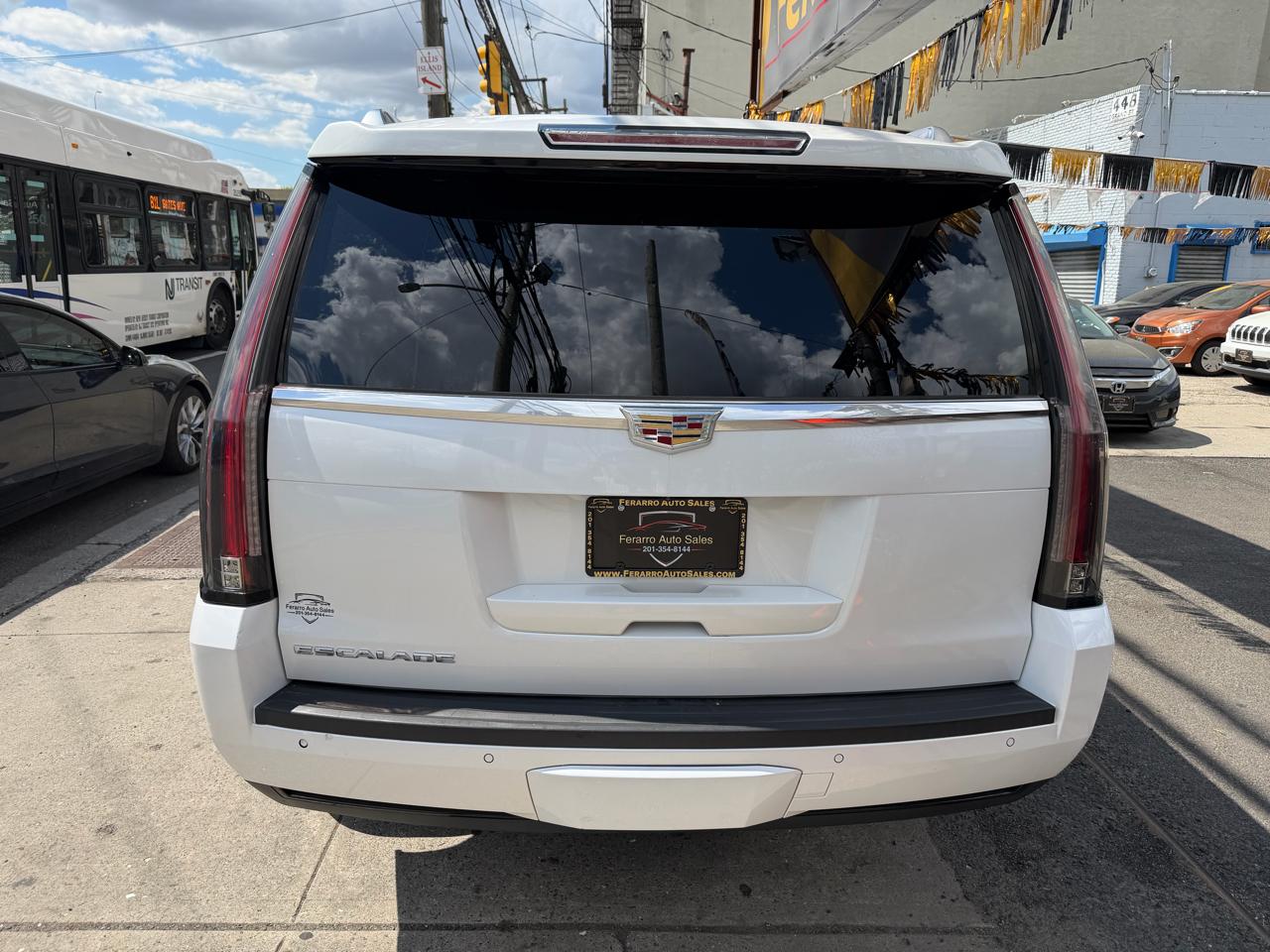 Cadillac Escalade Luxury 4WD 2016
