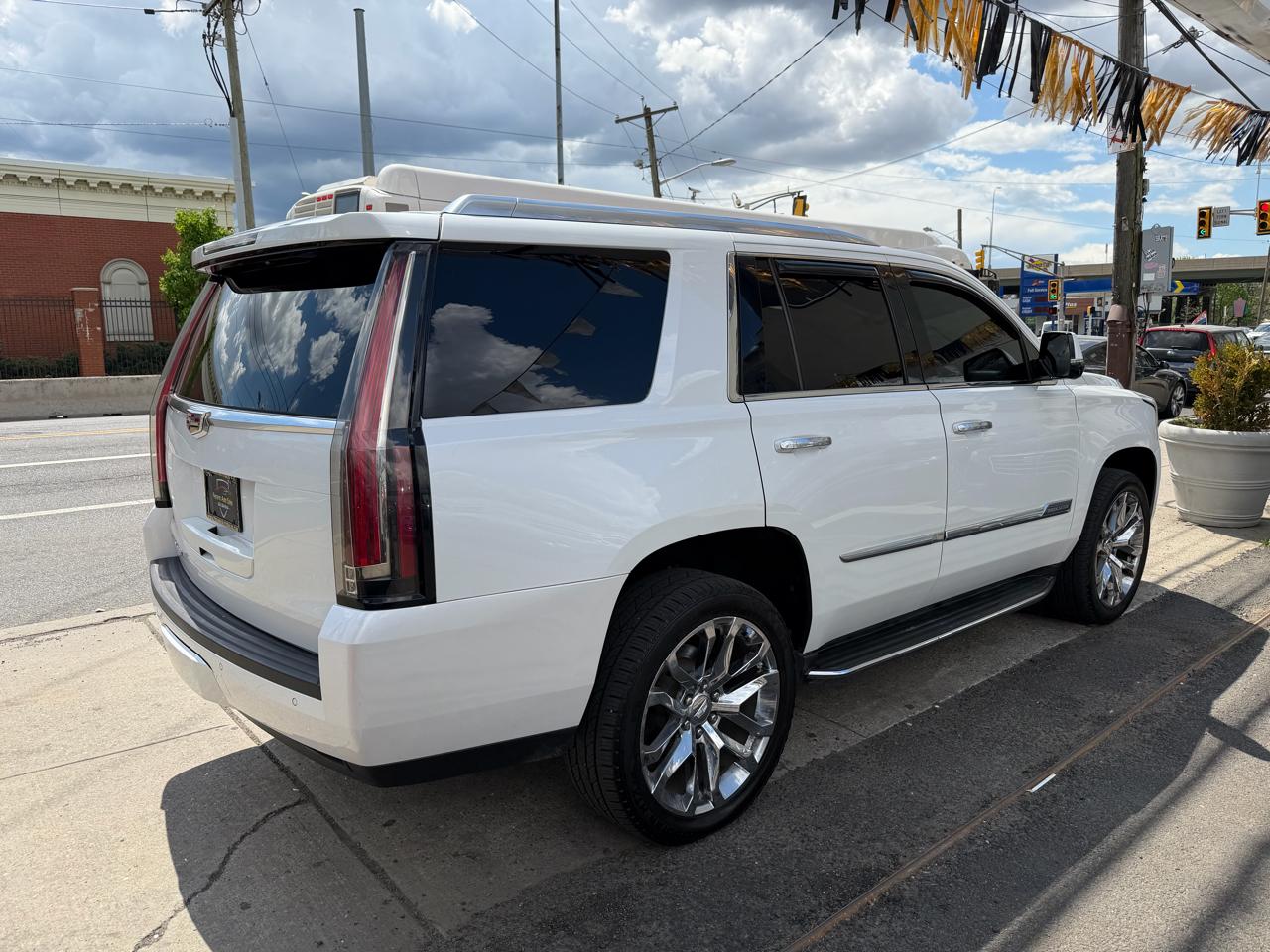 Cadillac Escalade Luxury 4WD 2016