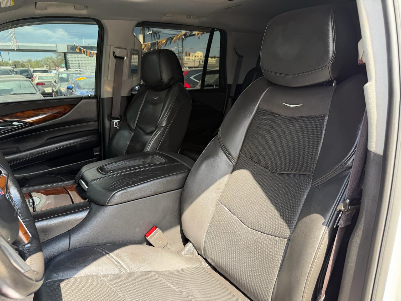 Cadillac Escalade Luxury 4WD 2016