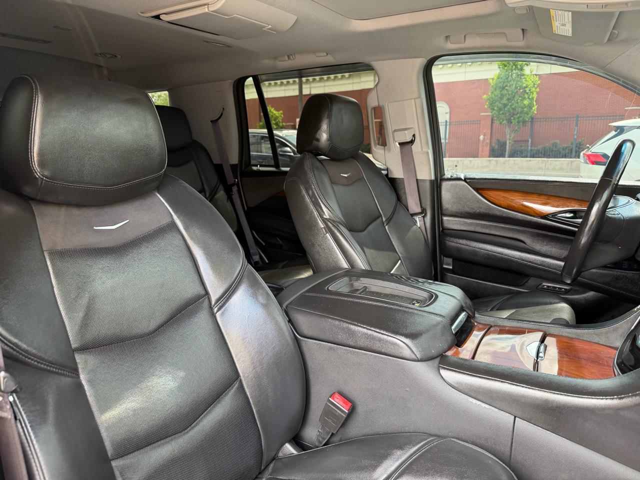 Cadillac Escalade Luxury 4WD 2016