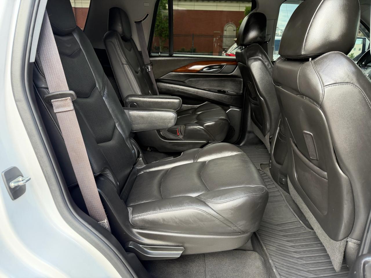 Cadillac Escalade Luxury 4WD 2016