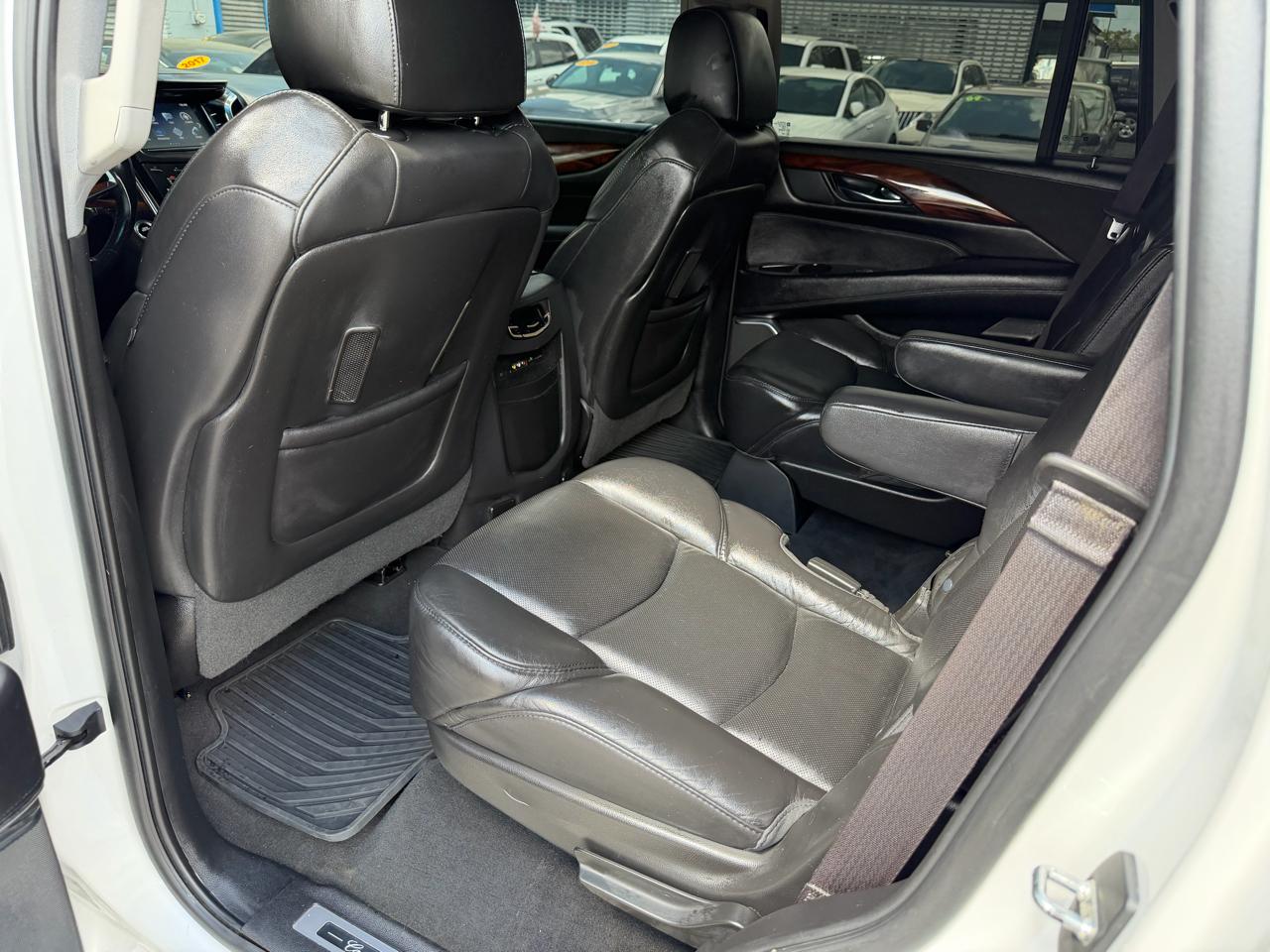 Cadillac Escalade Luxury 4WD 2016