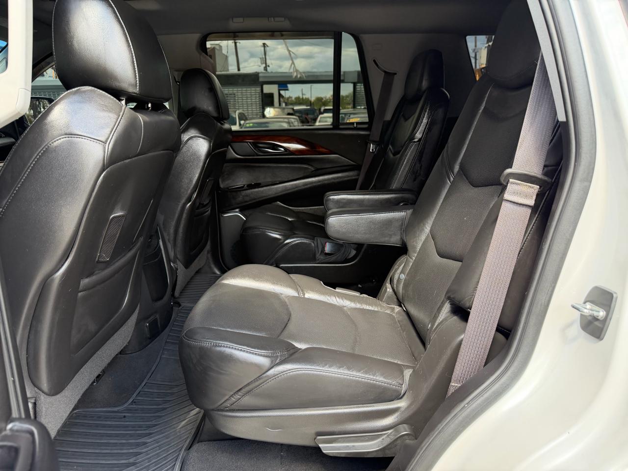 Cadillac Escalade Luxury 4WD 2016