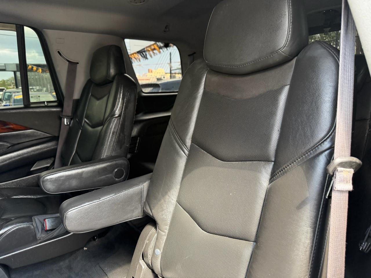 Cadillac Escalade Luxury 4WD 2016