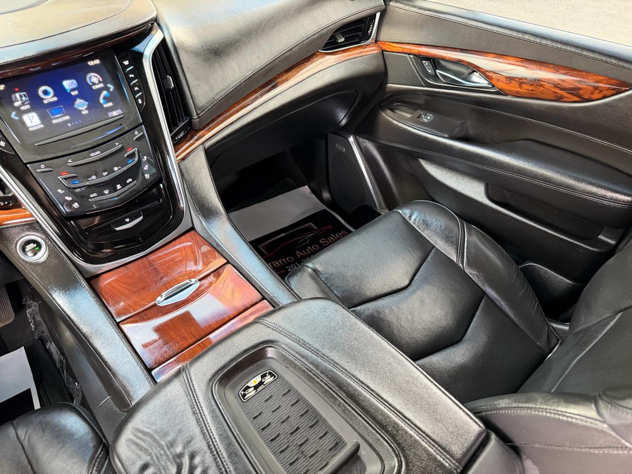 Cadillac Escalade Luxury 4WD 2016