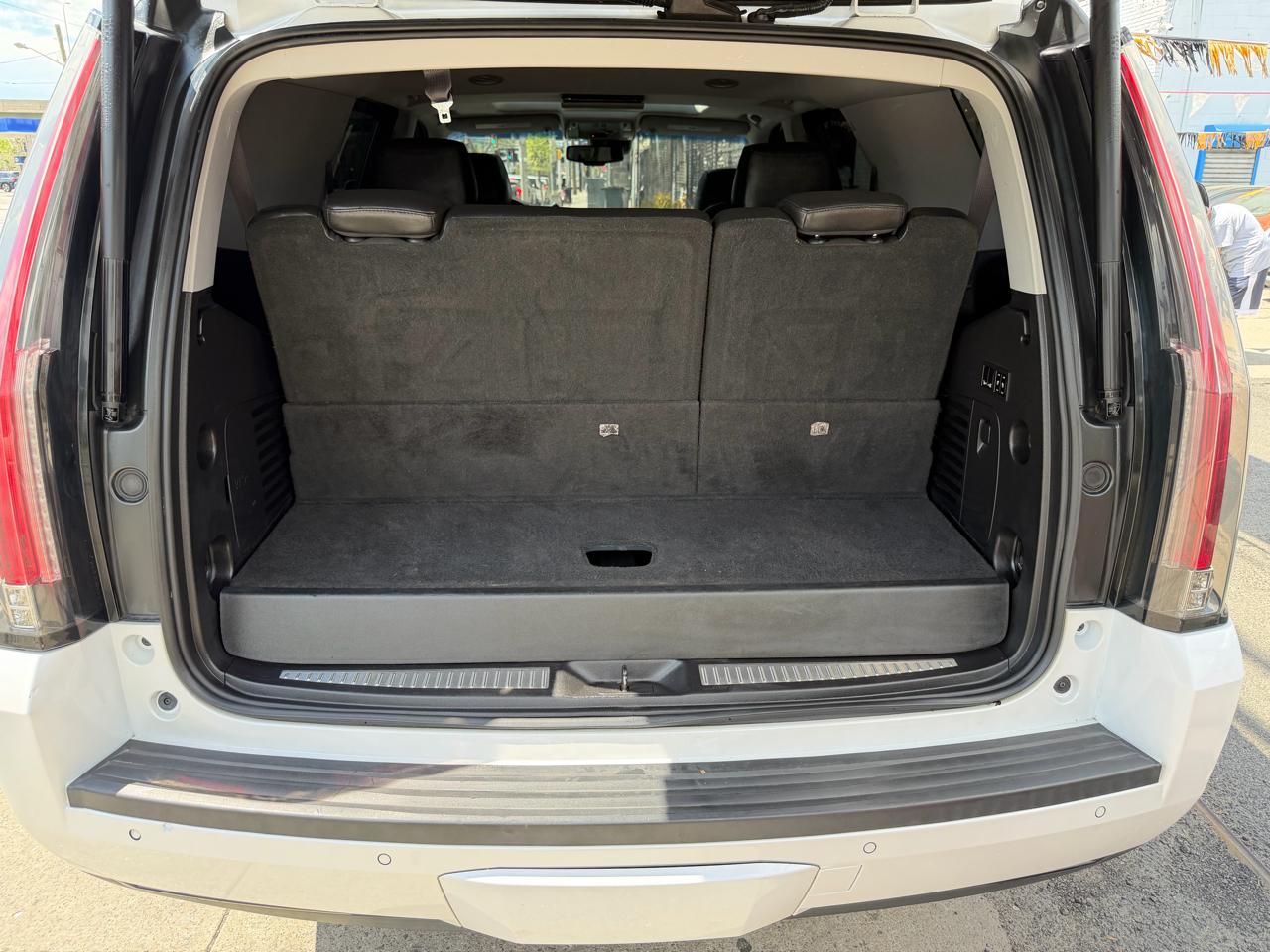 Cadillac Escalade Luxury 4WD 2016