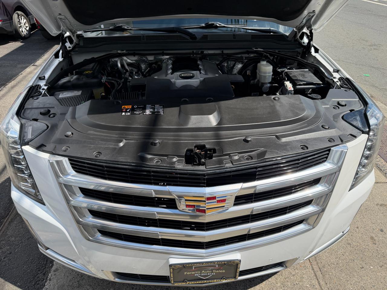 Cadillac Escalade Luxury 4WD 2016