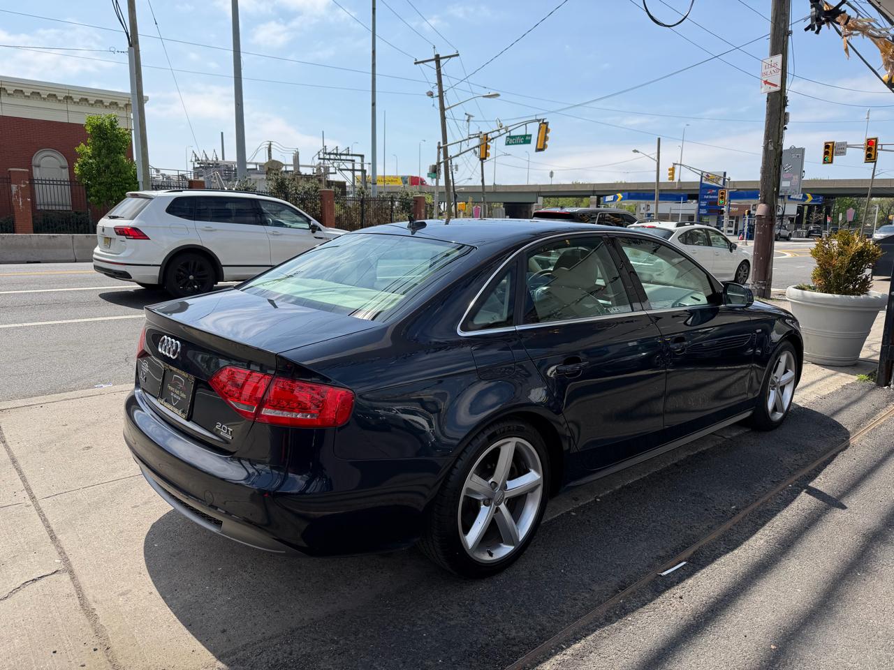 Audi A4 2.0T Premium Sedan quattro Manual 2012