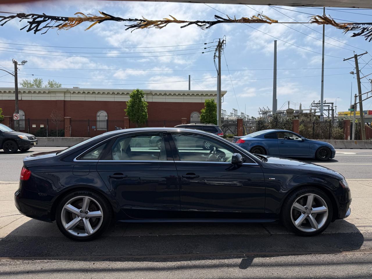 Audi A4 2.0T Premium Sedan quattro Manual 2012