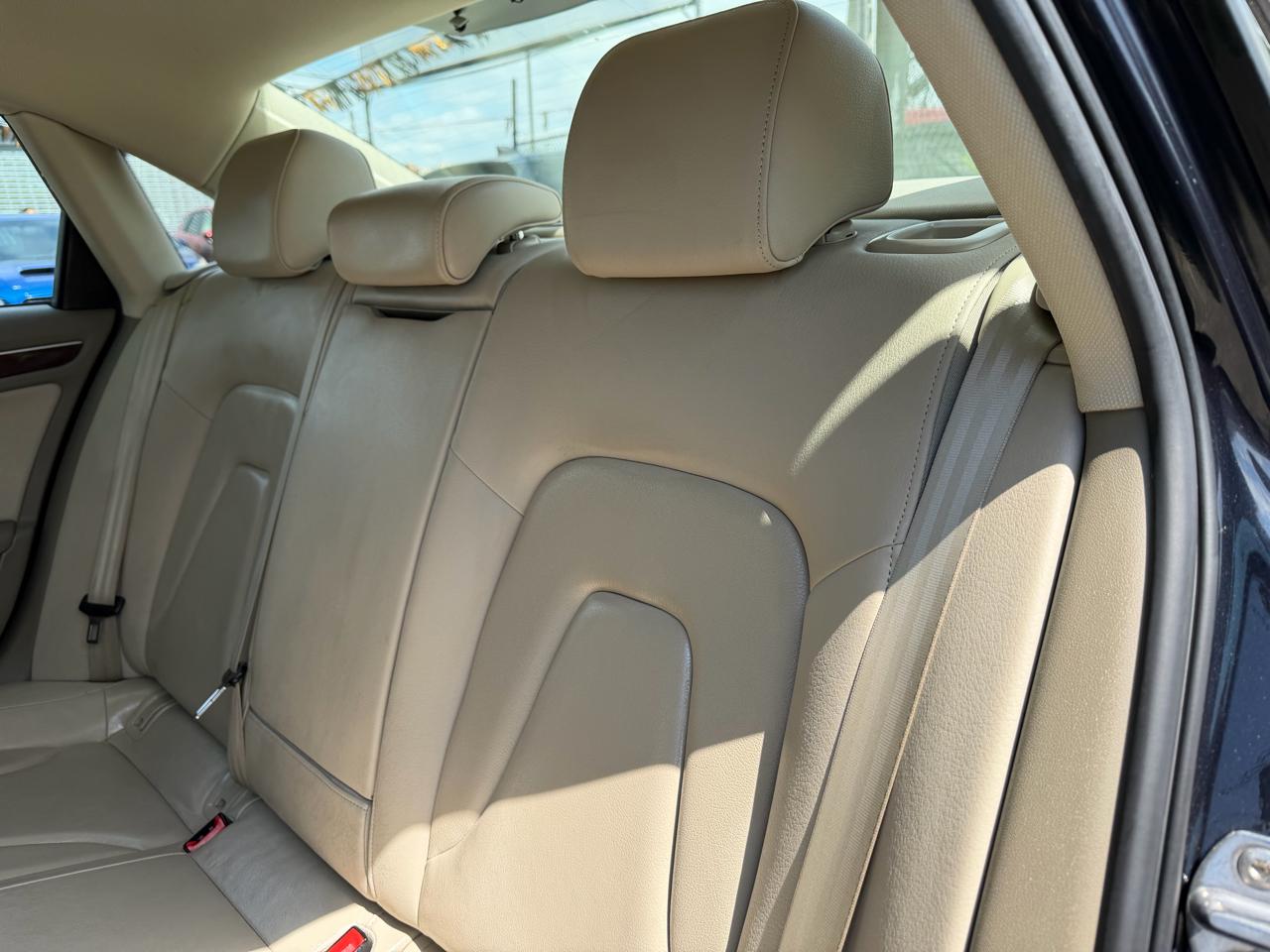 Audi A4 2.0T Premium Sedan quattro Manual 2012