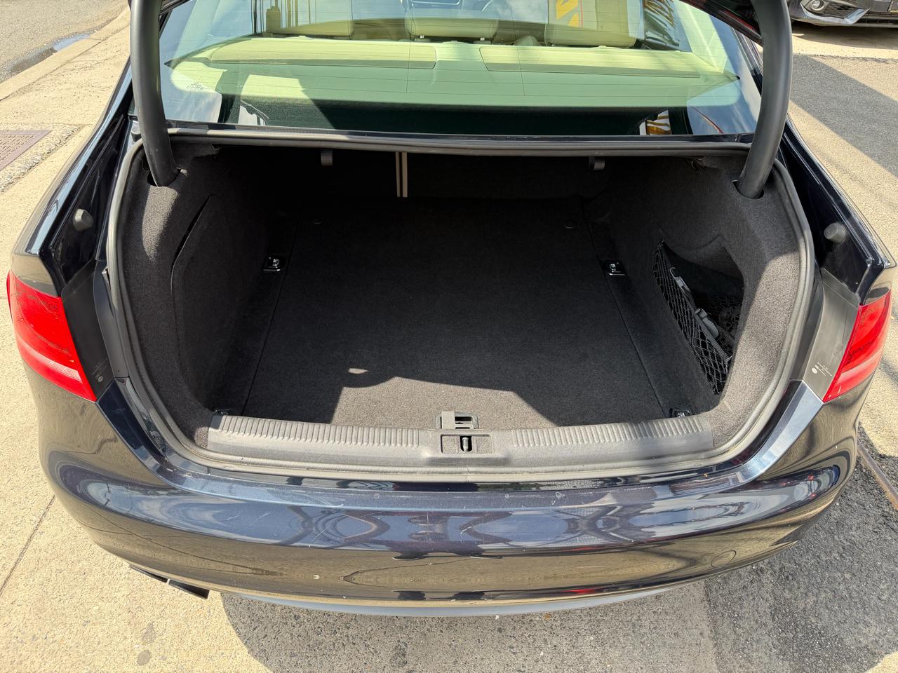 Audi A4 2.0T Premium Sedan quattro Manual 2012