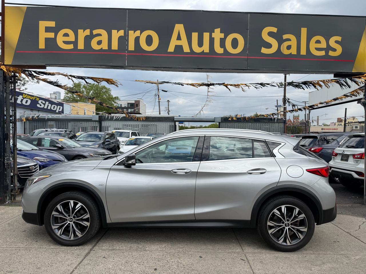 Infiniti QX30 Luxury AWD 2017