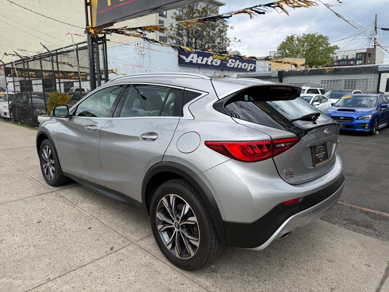 Infiniti QX30 Luxury AWD 2017