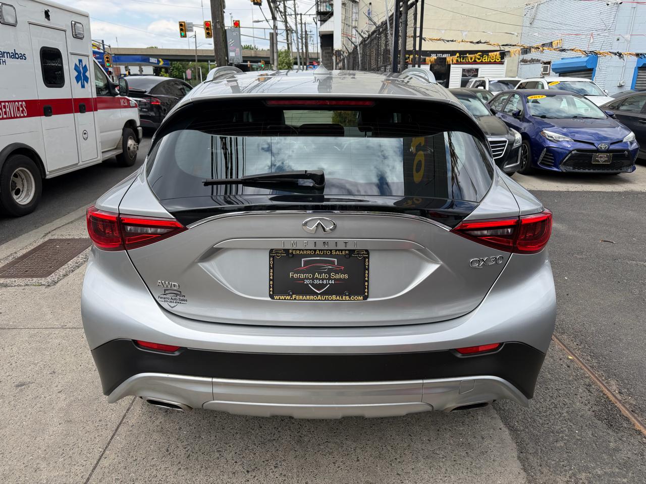 Infiniti QX30 Luxury AWD 2017
