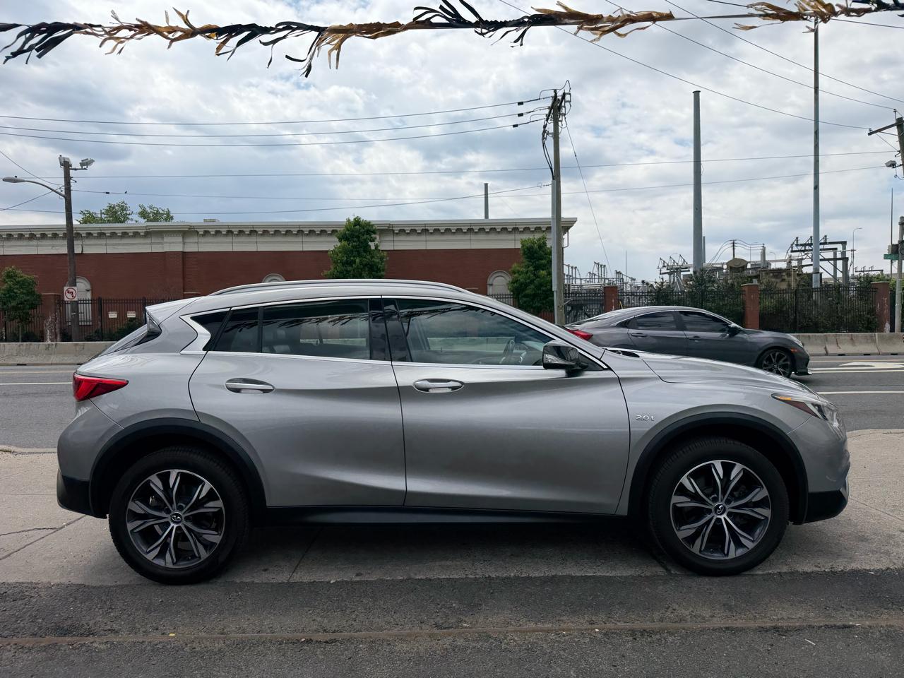 Infiniti QX30 Luxury AWD 2017