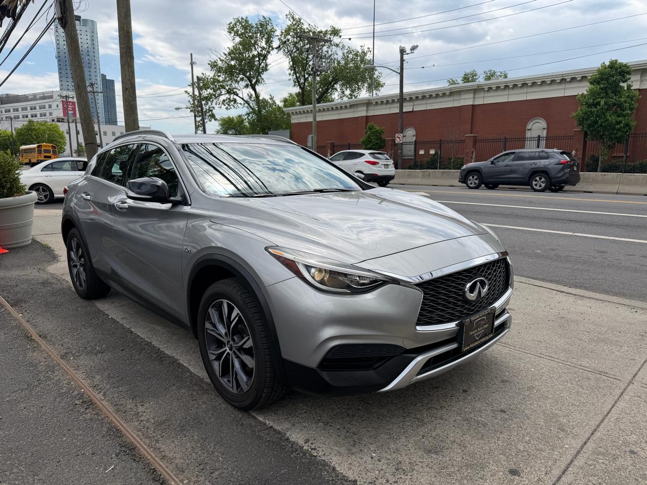 Infiniti QX30 Luxury AWD 2017