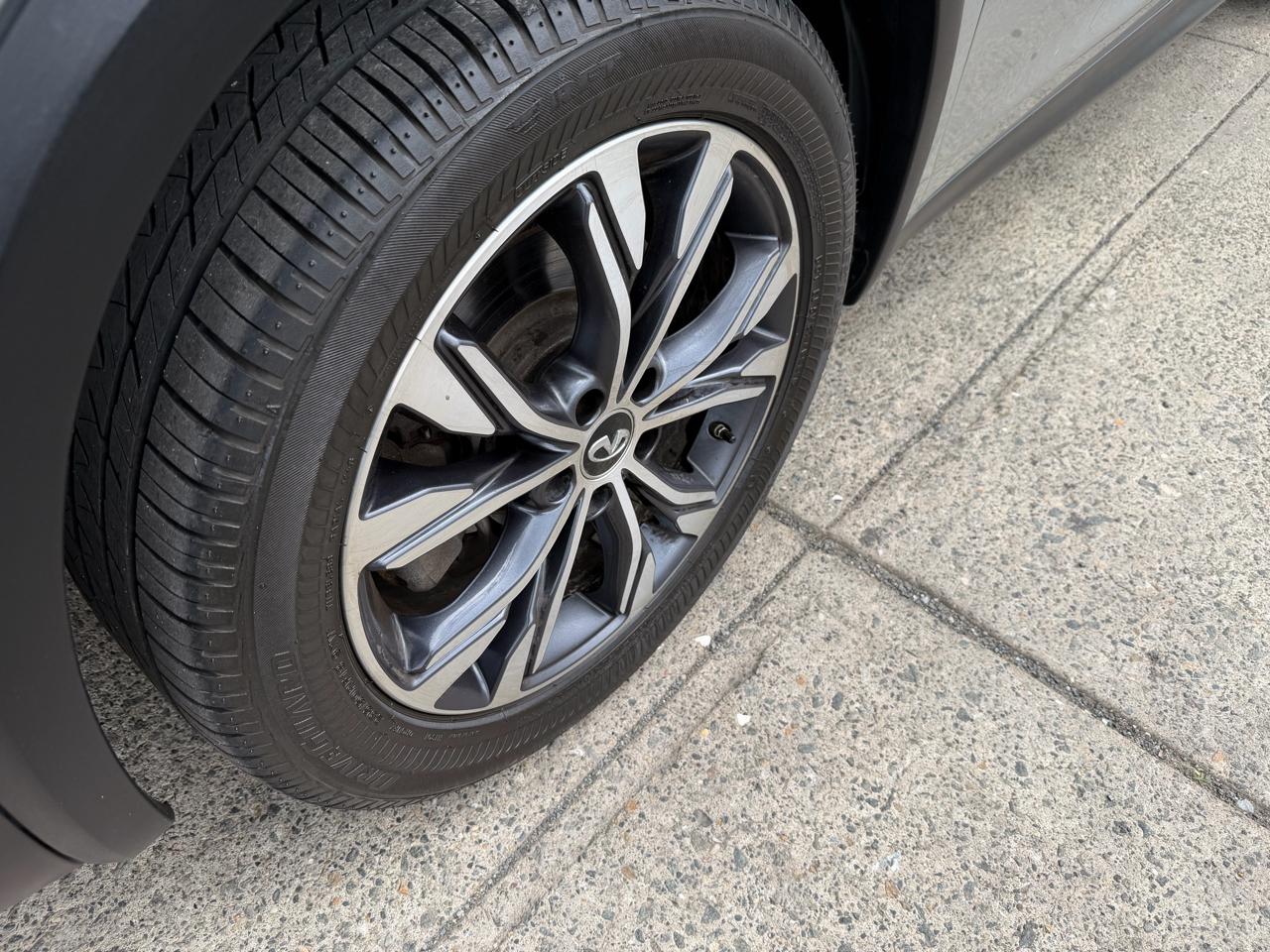 Infiniti QX30 Luxury AWD 2017