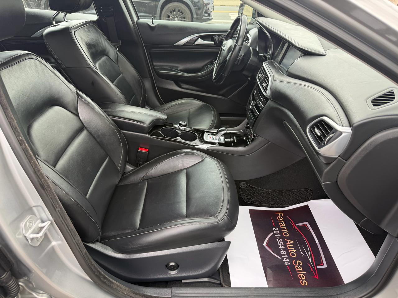 Infiniti QX30 Luxury AWD 2017