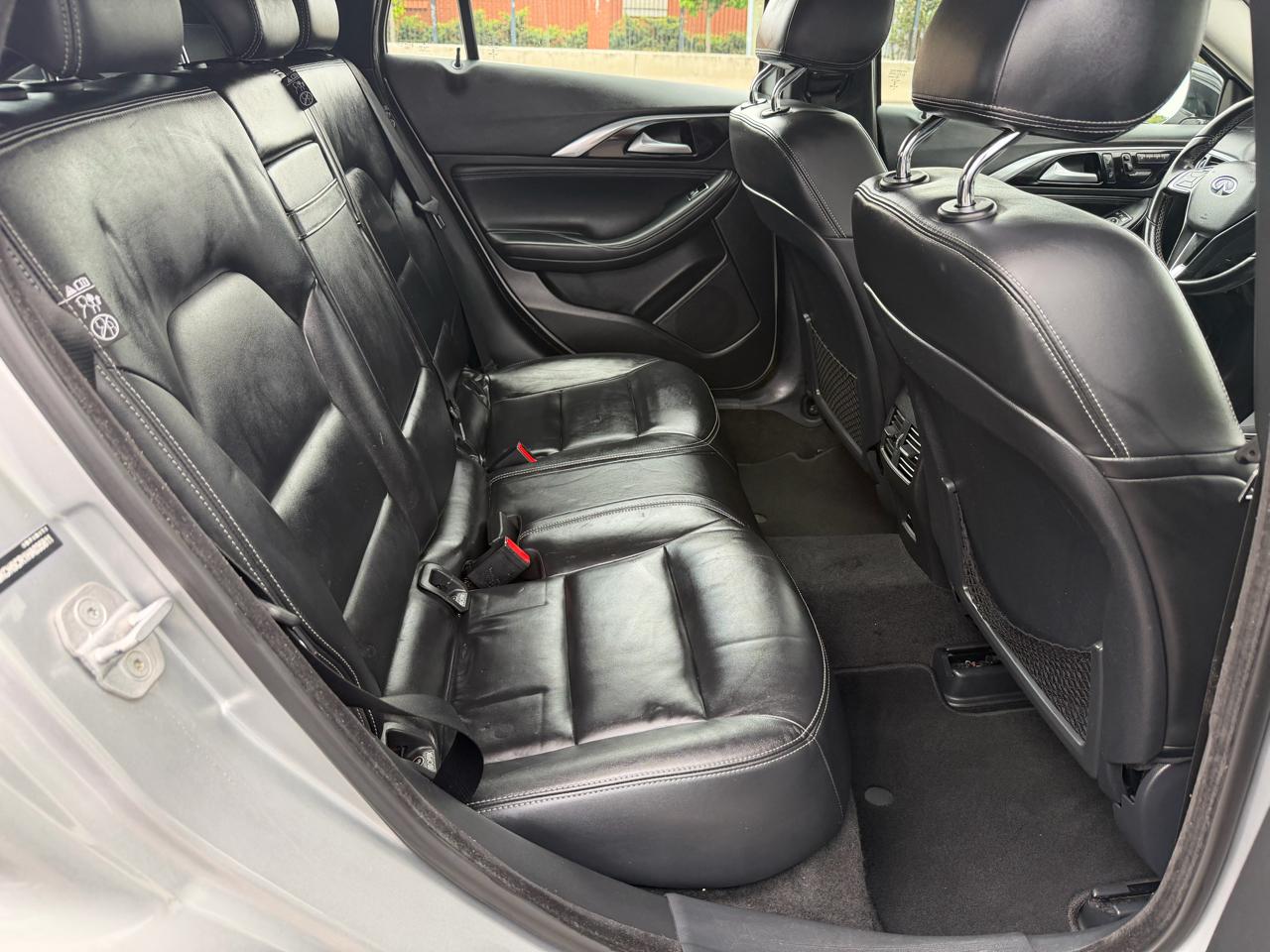 Infiniti QX30 Luxury AWD 2017