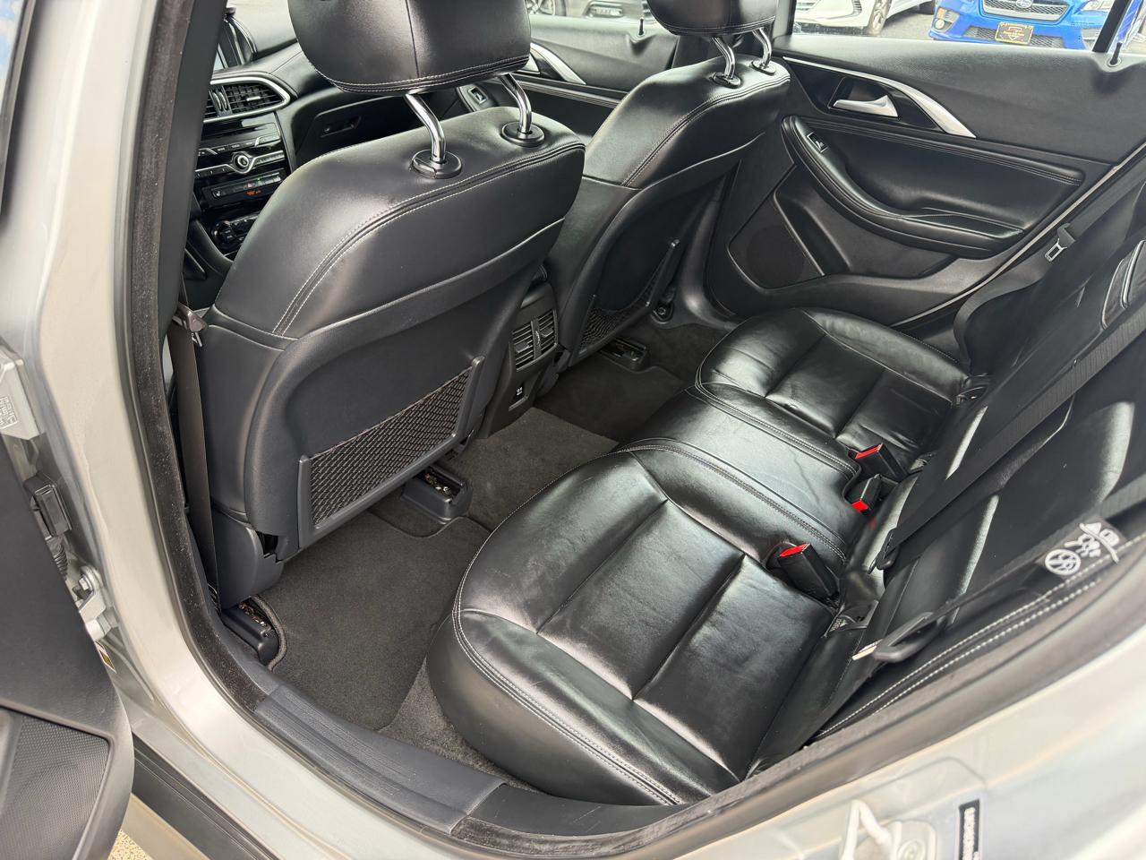 Infiniti QX30 Luxury AWD 2017
