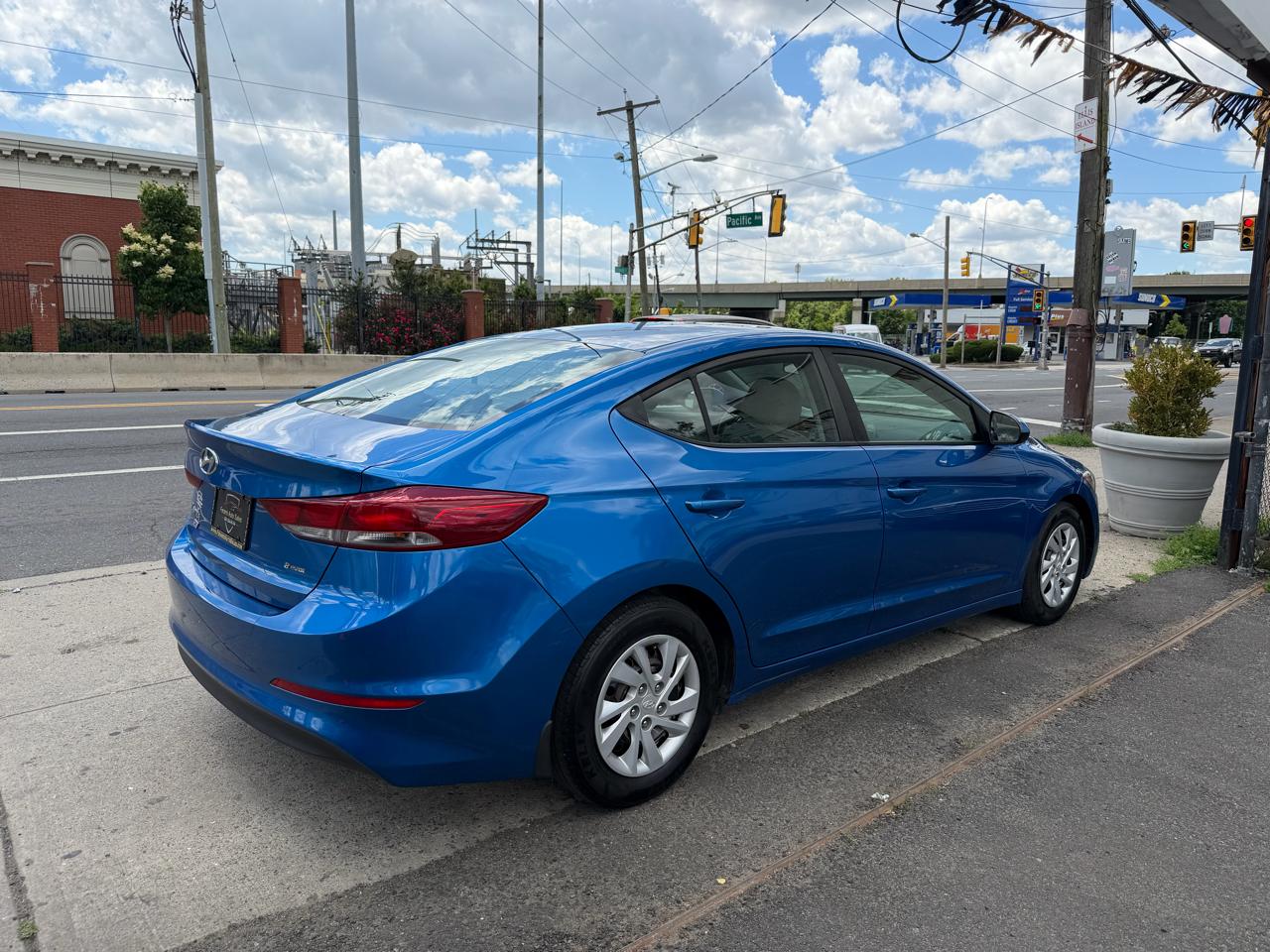 Hyundai Elantra SE 6AT 2018