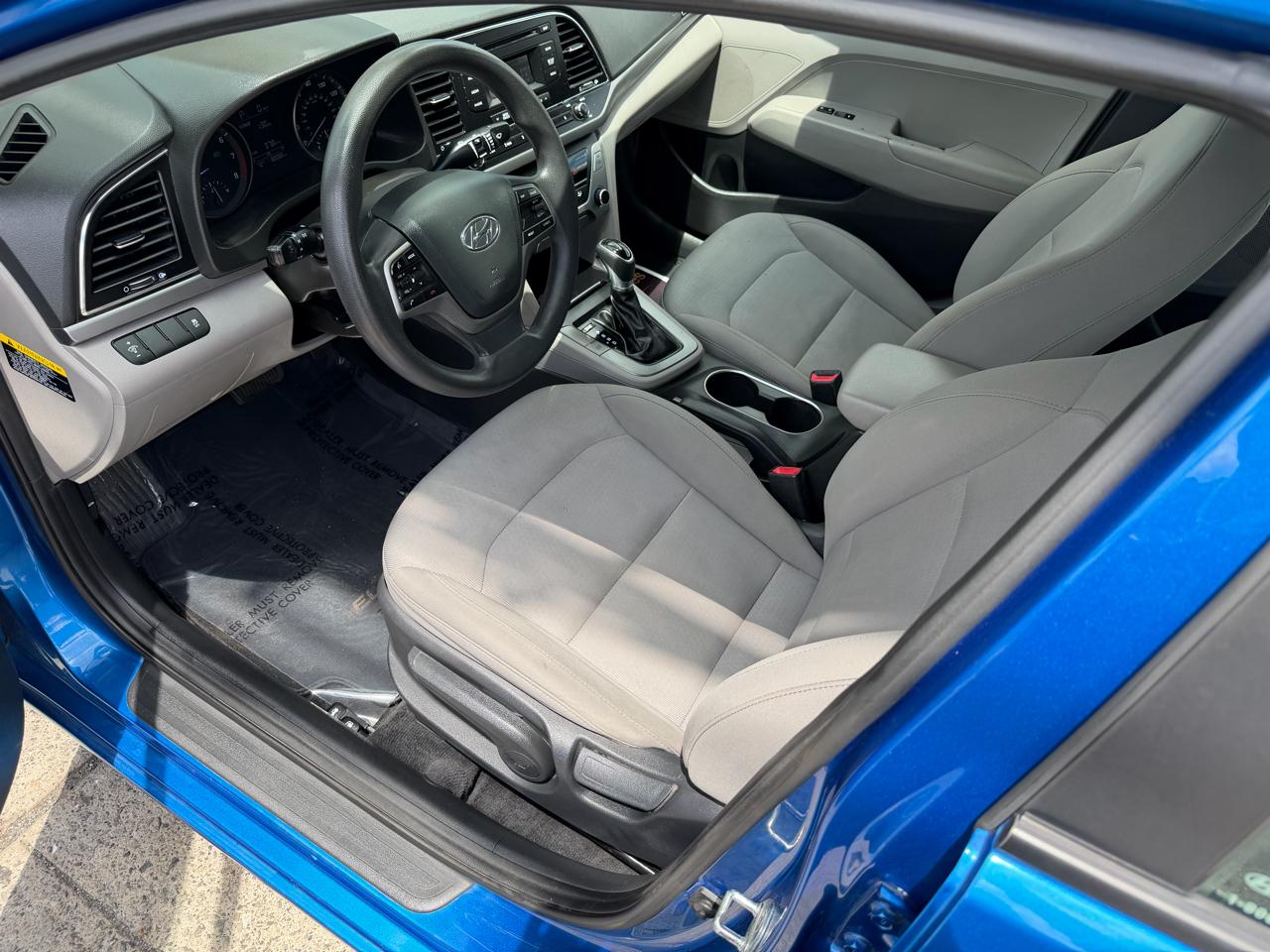 Hyundai Elantra SE 6AT 2018
