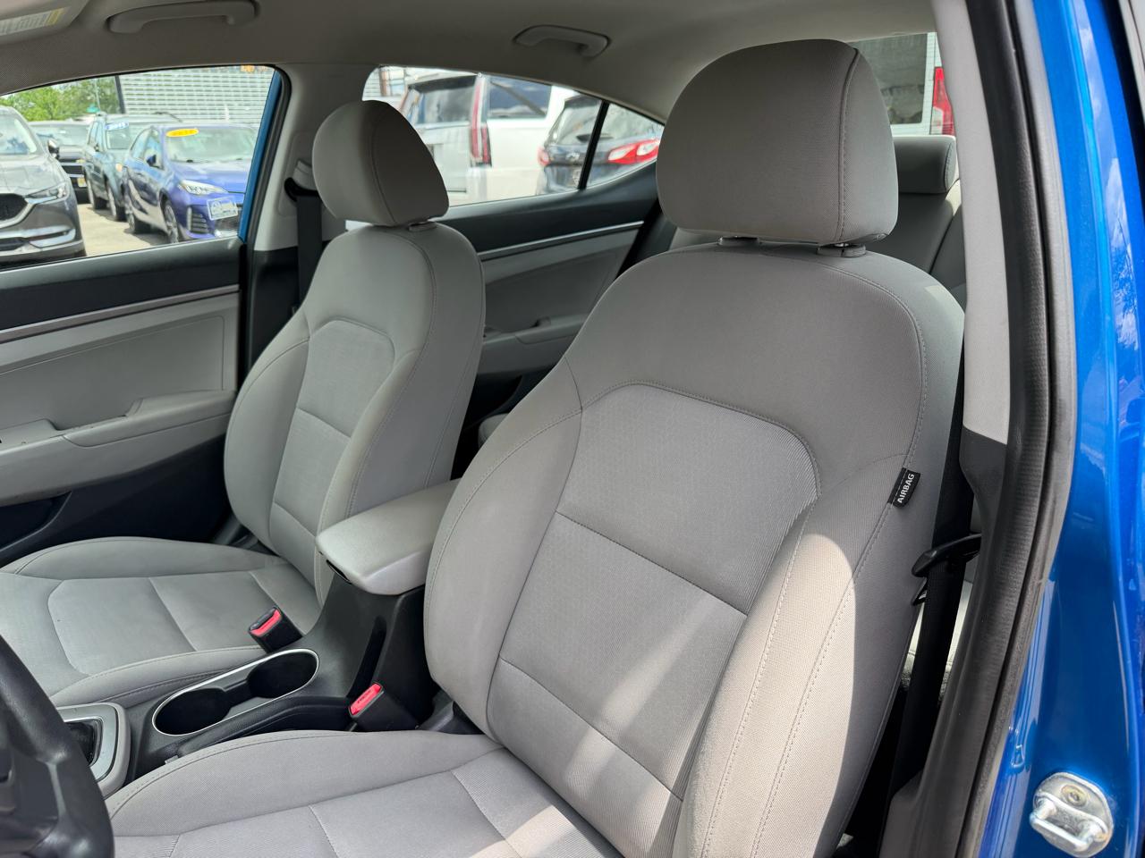 Hyundai Elantra SE 6AT 2018