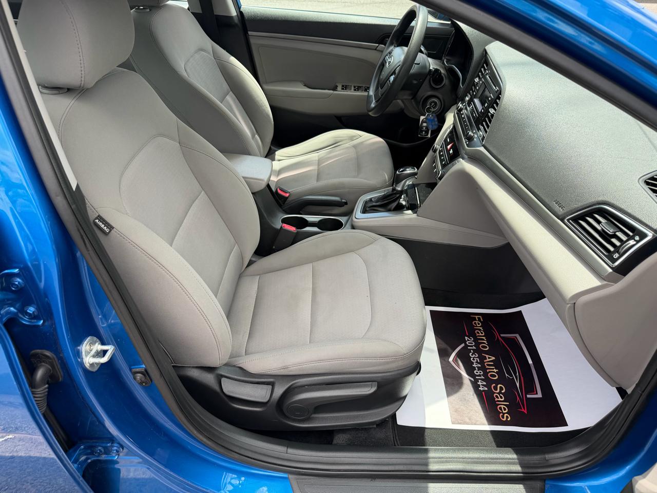 Hyundai Elantra SE 6AT 2018