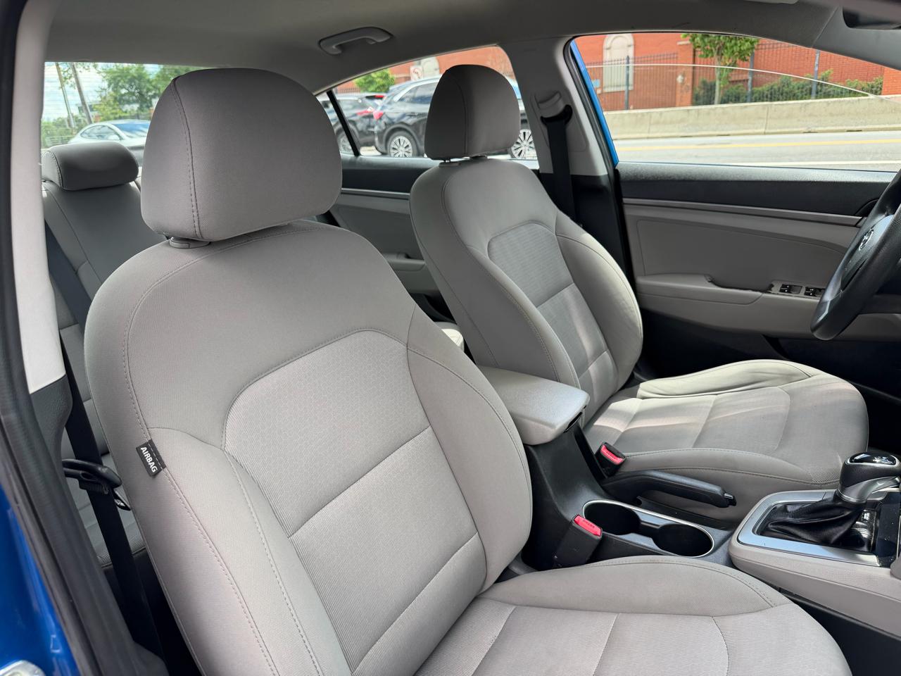 Hyundai Elantra SE 6AT 2018
