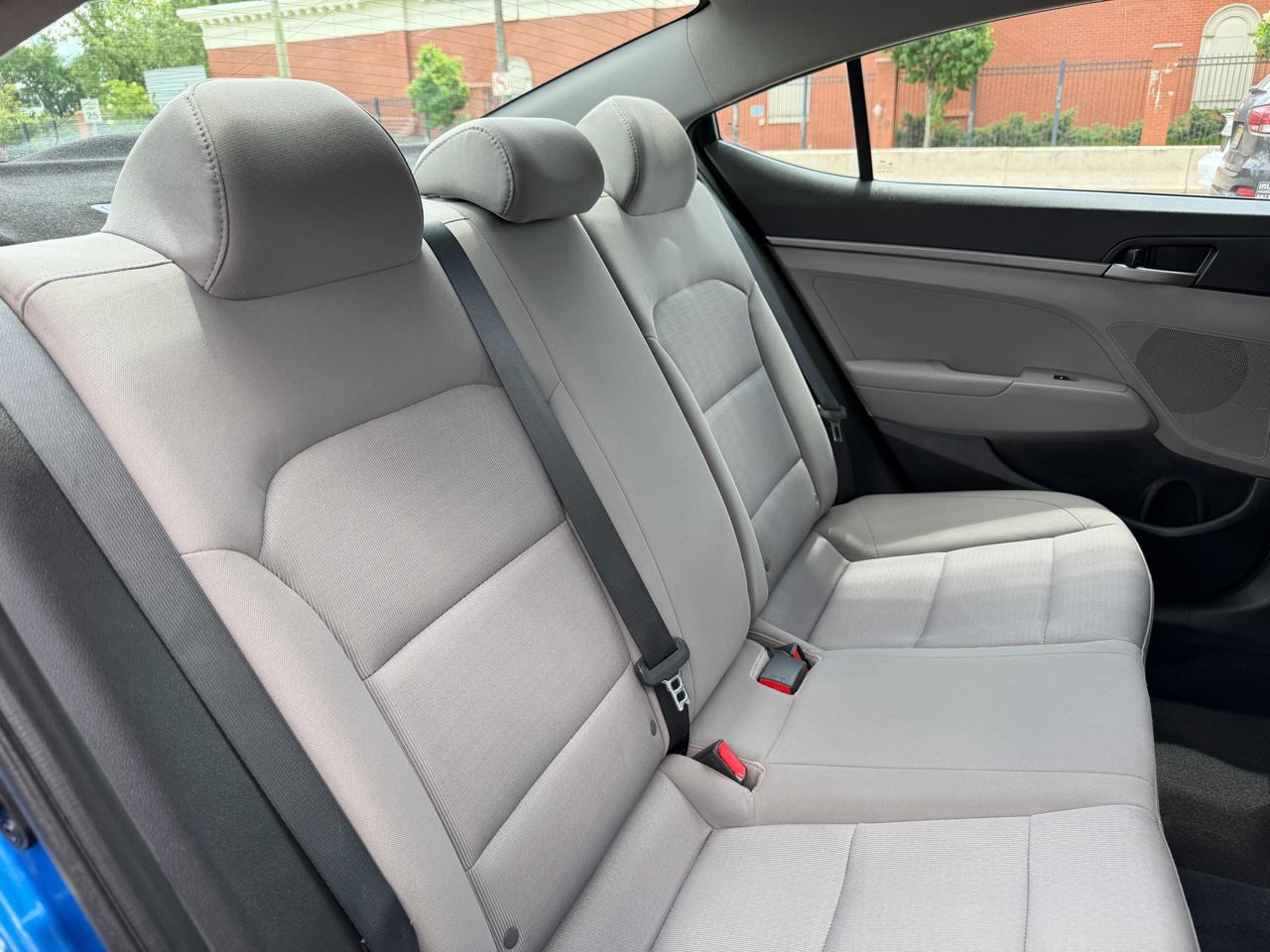 Hyundai Elantra SE 6AT 2018