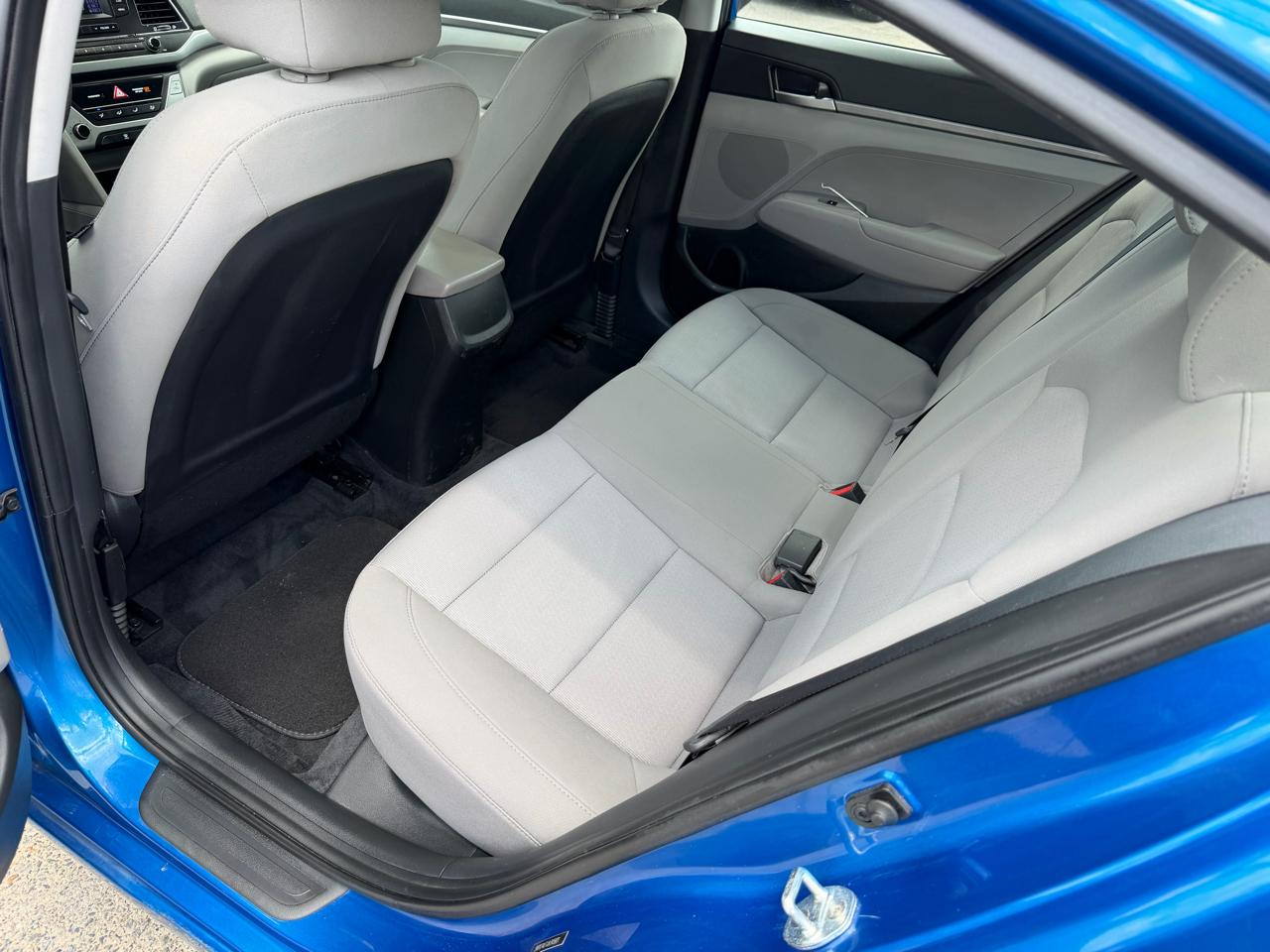 Hyundai Elantra SE 6AT 2018