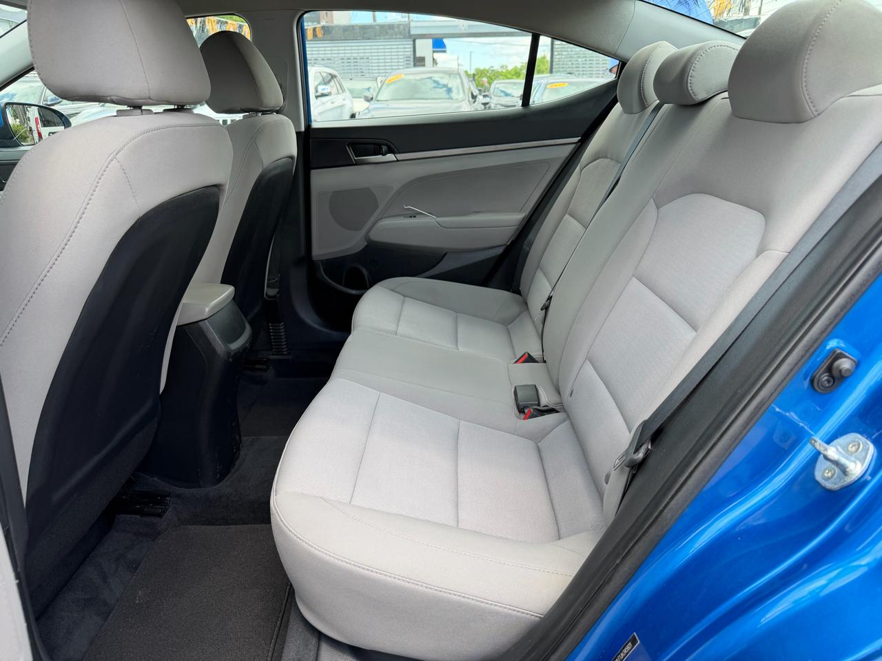 Hyundai Elantra SE 6AT 2018