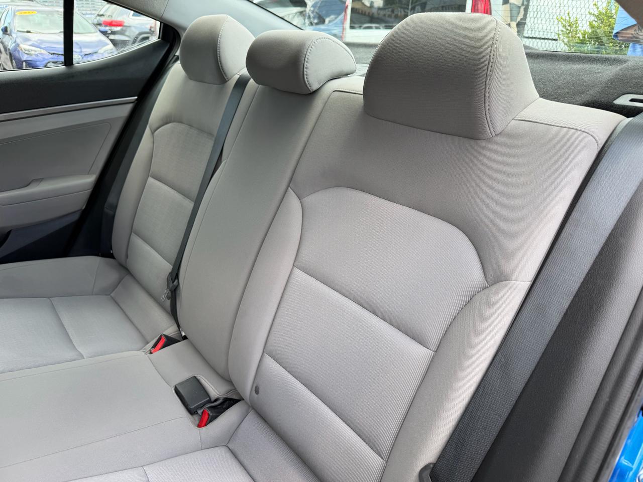 Hyundai Elantra SE 6AT 2018