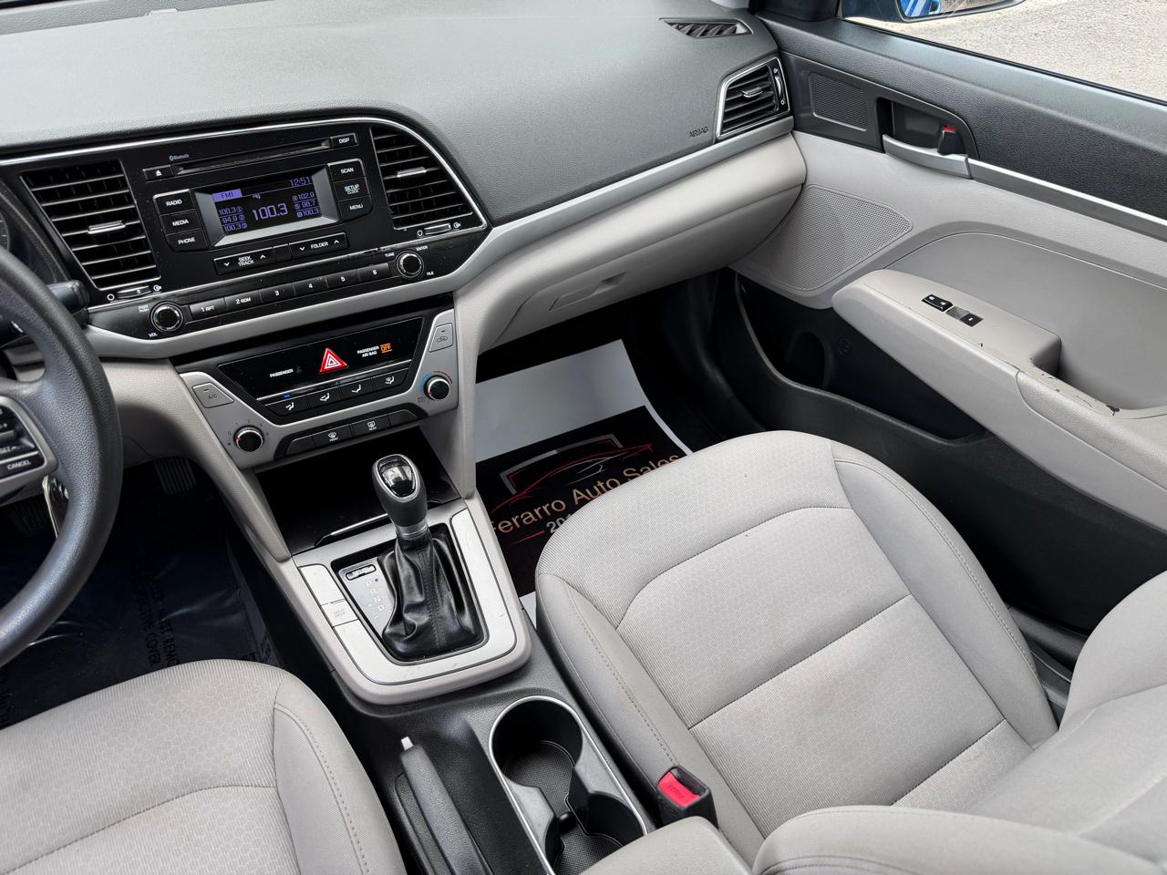 Hyundai Elantra SE 6AT 2018