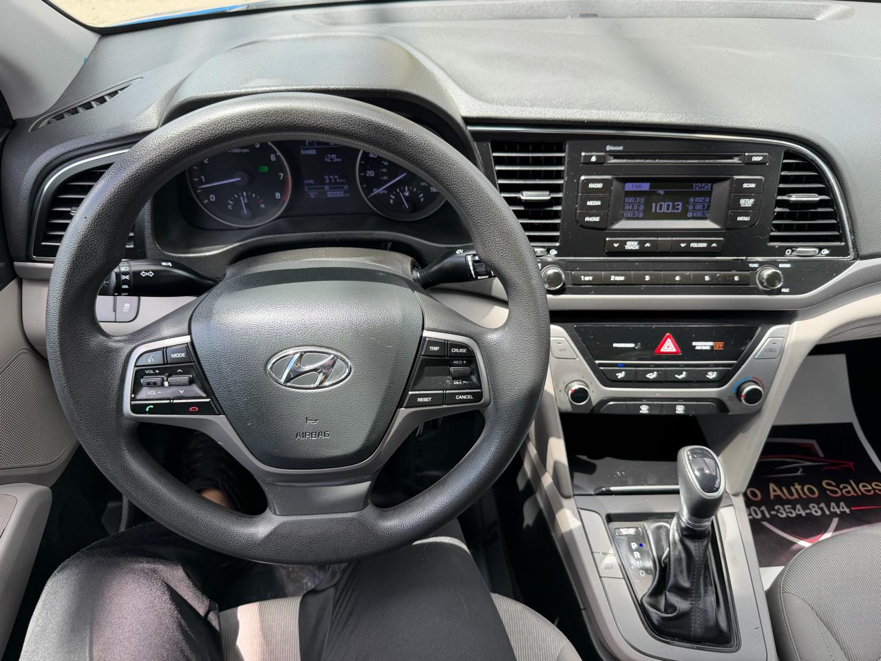 Hyundai Elantra SE 6AT 2018