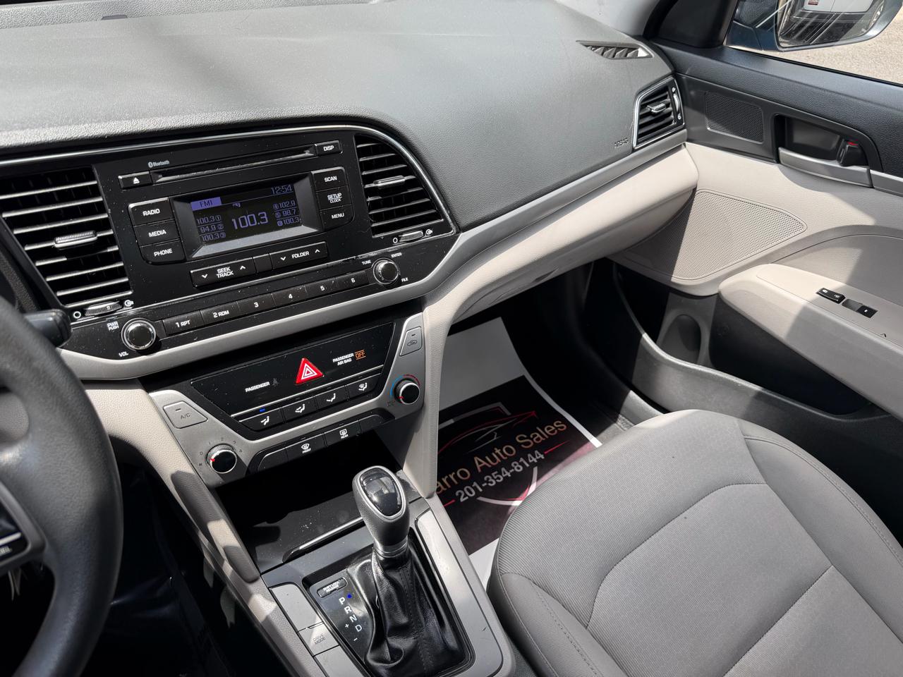 Hyundai Elantra SE 6AT 2018