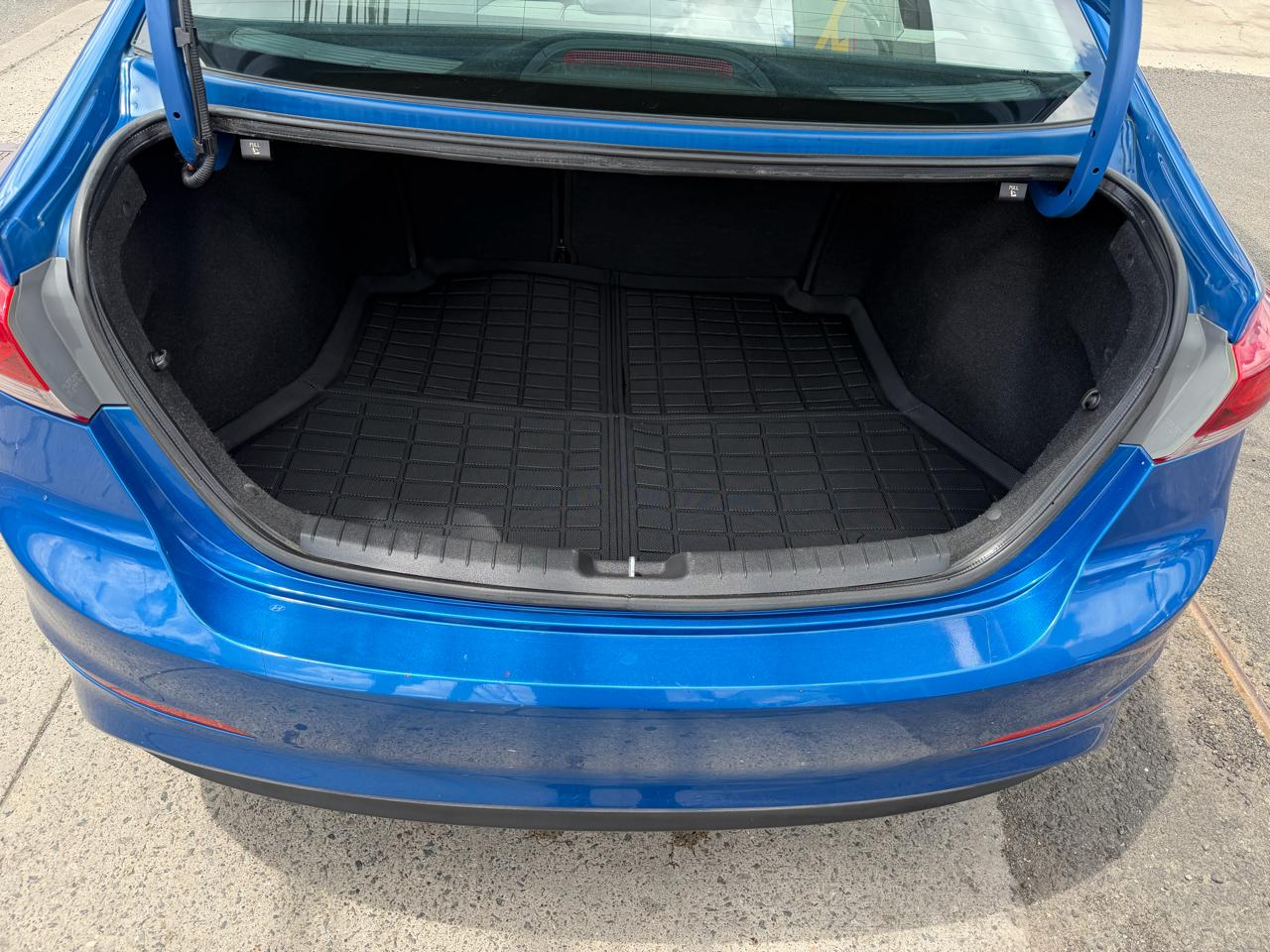 Hyundai Elantra SE 6AT 2018