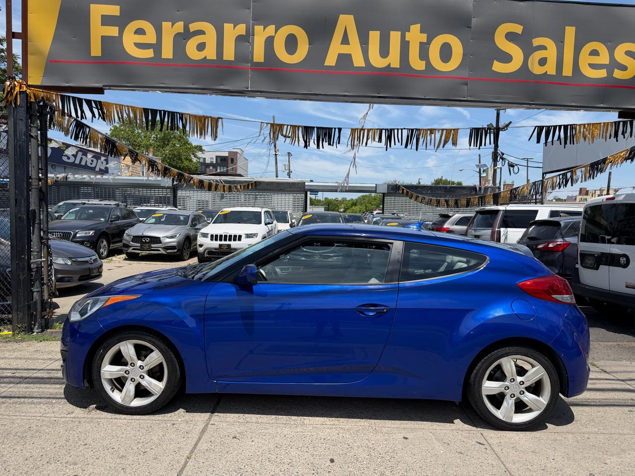 Hyundai Veloster Base 2012