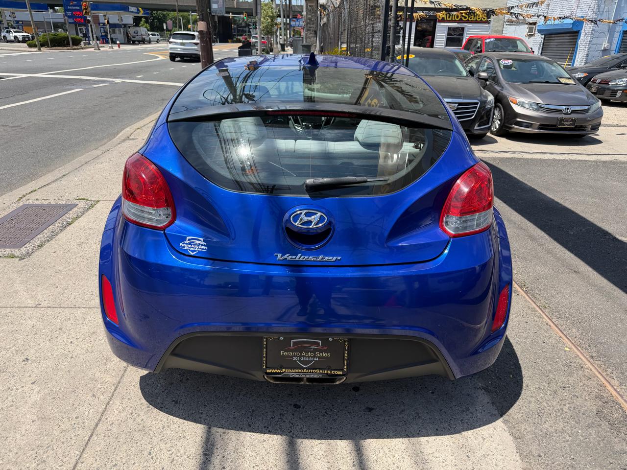 Hyundai Veloster Base 2012