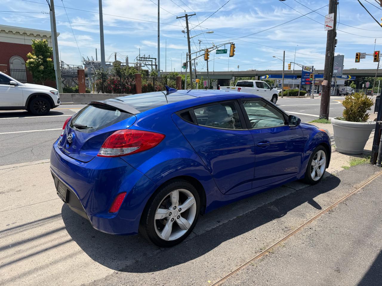 Hyundai Veloster Base 2012